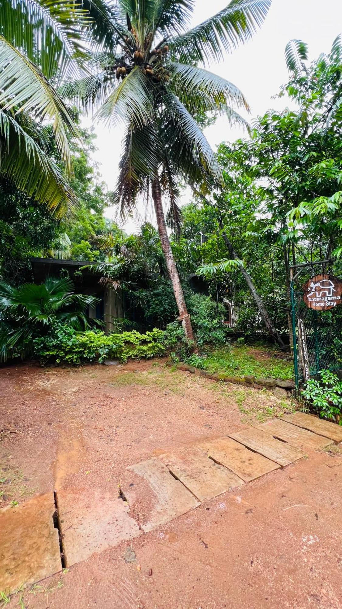 Kataragama Homestay Esterno foto