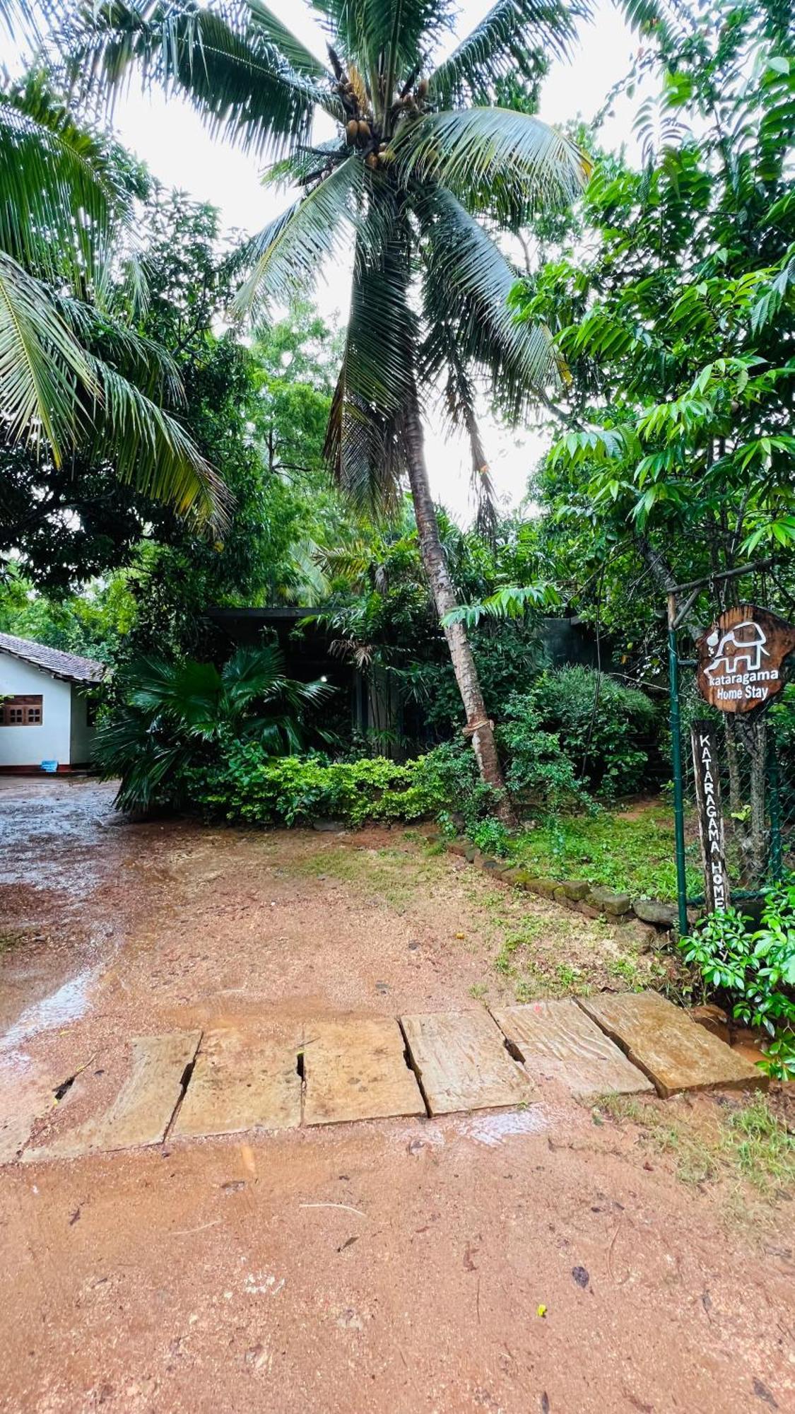 Kataragama Homestay Esterno foto