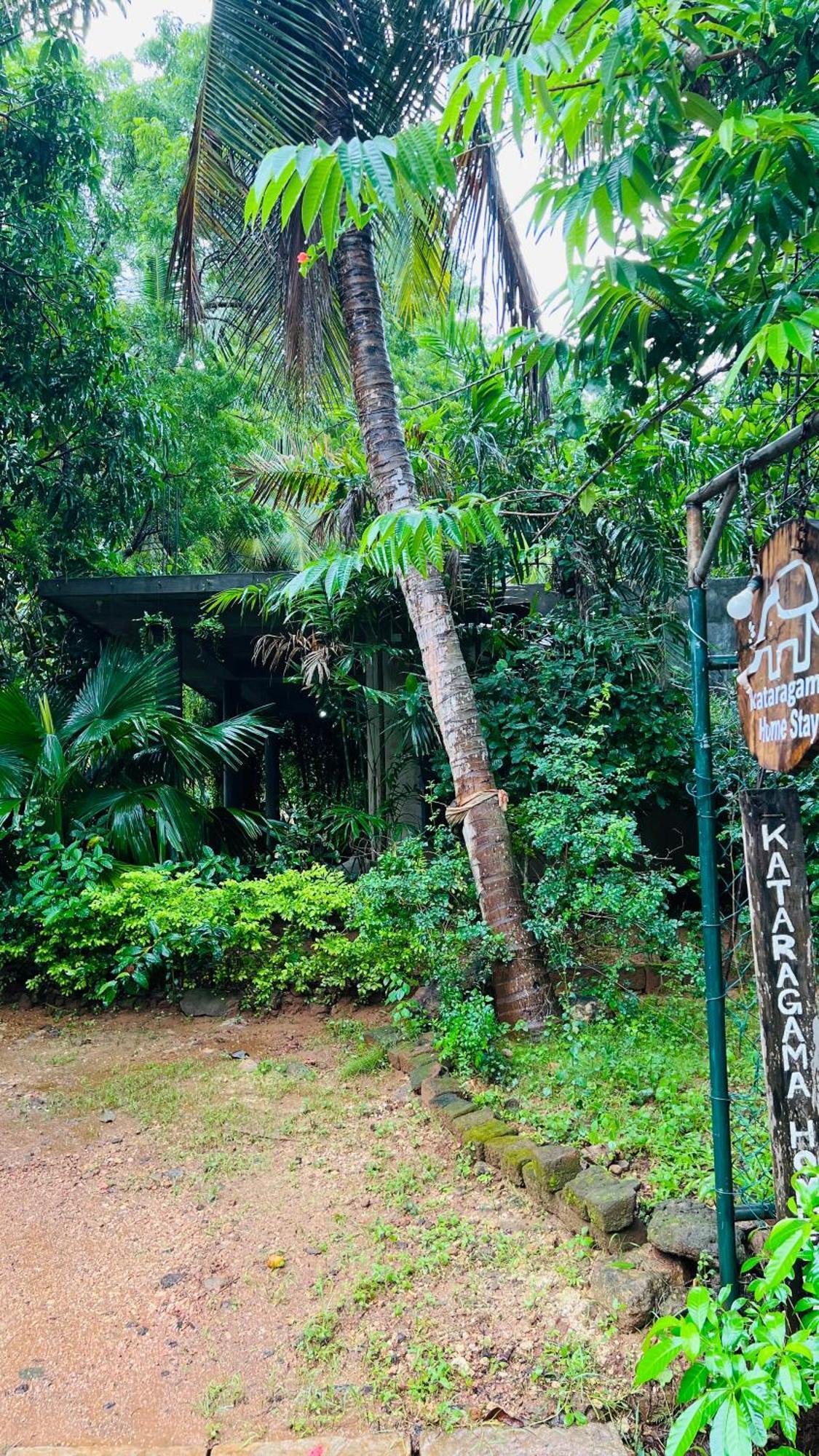Kataragama Homestay Esterno foto
